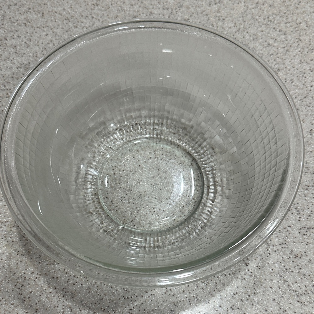 RARE Vintage Basket Weave Pyrex 1.5 L Bowl baking/mixing/ storage